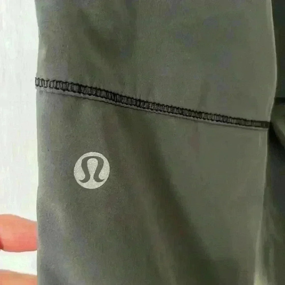 Lululemon Track To Reality Pant
Soot Light / Black / Slalom Stripe Angel Wing - Picture 12 of 16